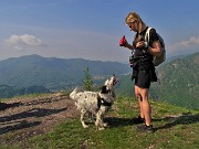 36 Alla croce di vetta del Pizzo di Spino (954 m)...dar da bere agli assetati !